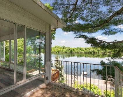 1507 W Medicine Lake Drive, Plymouth