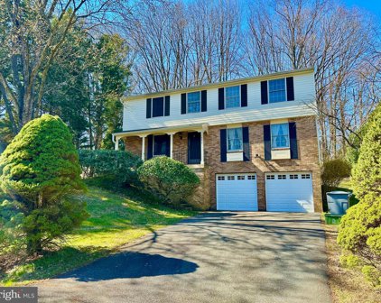 9615 Locust Hill Dr, Great Falls