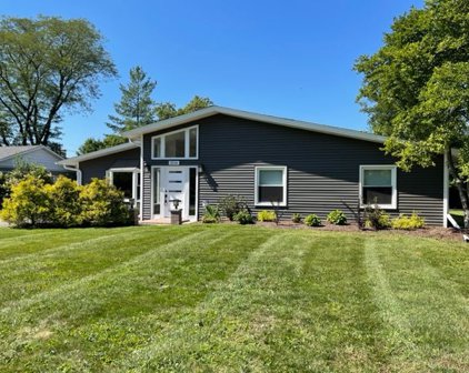5516 S Quincy Street, Hinsdale