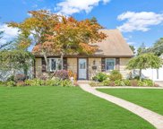 15 Haven Lane, Levittown image