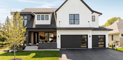 734 Ensconced Way, Chaska