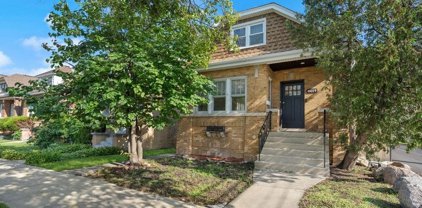 5614 W Cornelia Avenue, Chicago