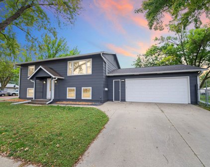 413 E 40th St, Sioux Falls