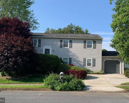 4 Kingswood Dr, Mechanicsburg