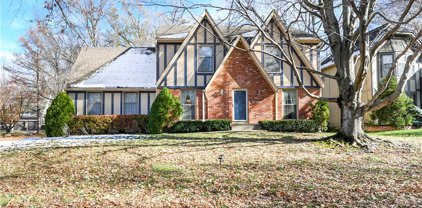 8931 Hall Drive, Lenexa