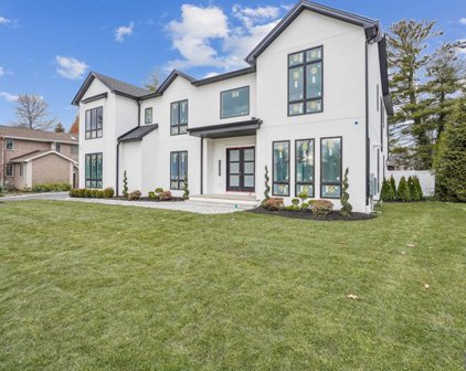 14 Laurie Drive, Englewood Cliffs