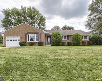 7815 Sunset Dr, Harrisburg