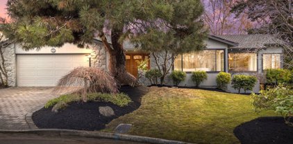 750 Northstream Lane, Edmonds