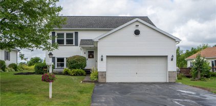 8 Meadow Drive, Livonia