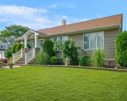 26 W Belle Terre Avenue, Lindenhurst image