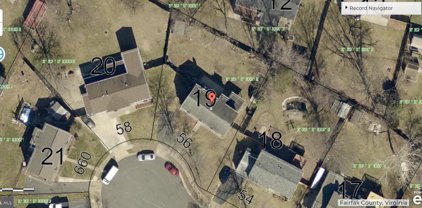 656 Stuart Ct, Herndon
