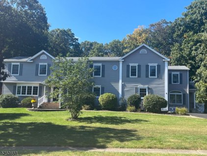 53 Quail Run, Washington Twp.