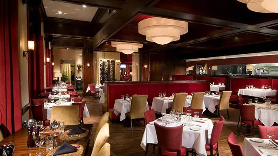 Hyde Park restaurant dining room in Sarasota