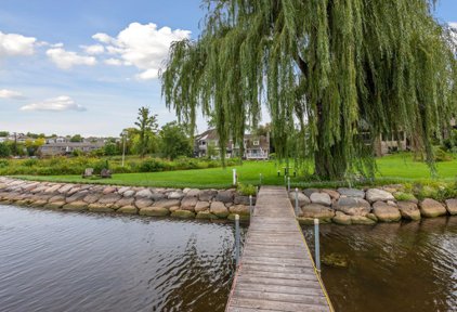 900 E Shady Lane, Wayzata