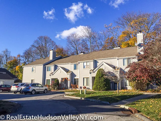 Villas on the Lake Mohegan lake