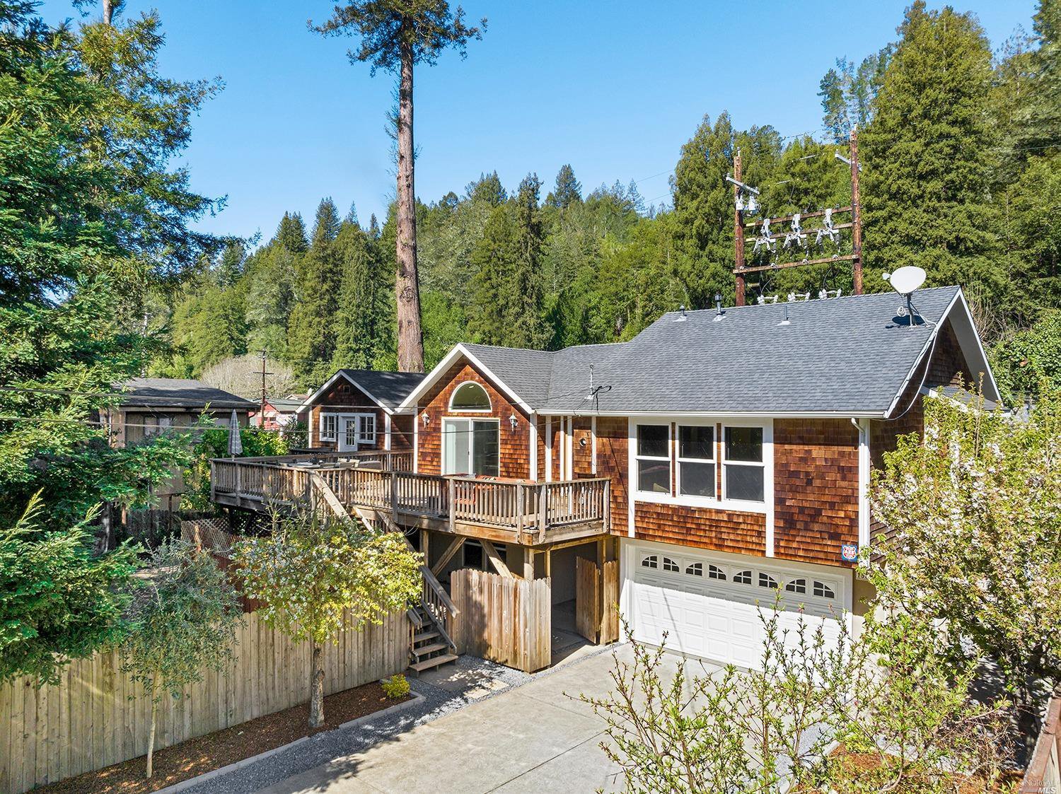 15548 Riverside Drive, Guerneville, 95446
