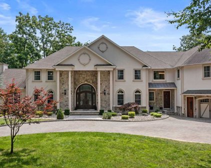745 Colonial Road, Franklin Lakes