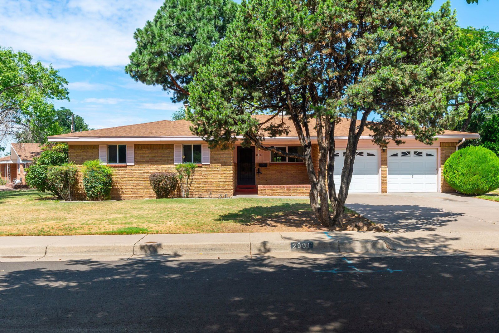 【名作】NEIGHBORHOOD ペンキ リペア コート DEALER M 2901 Avenida Nevada NE, Albuquerque, NM 87110 - MLS 1107593