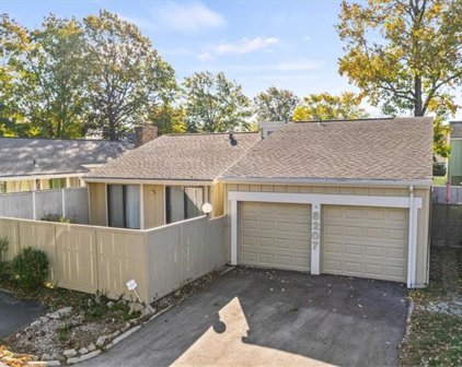 8207 Halsey Street, Lenexa