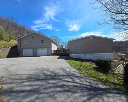 196 Hilltop Avenue, North Tazewell