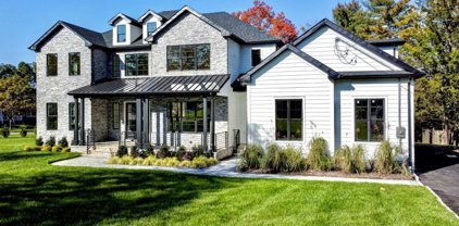 54 Morningside Dr, Livingston Twp.