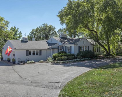 16 Brookwood  Road, Town and Country