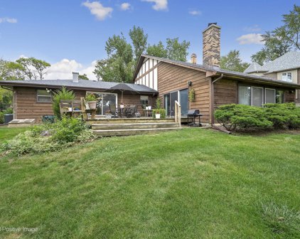 8122 Fairmount Avenue, Downers Grove