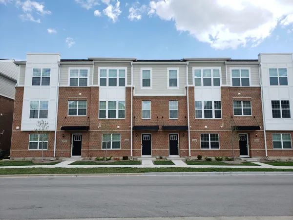 Building in Naperville Crossings
