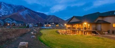 Perry Hollow Listings