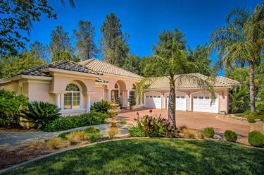 Custom Home in the Tierra Oaks gated golf community, Redding CA 