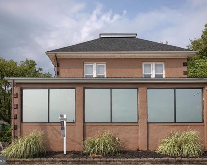 212 S Front St, Lemoyne