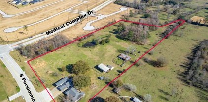 1515 S Persimmon Street, Tomball