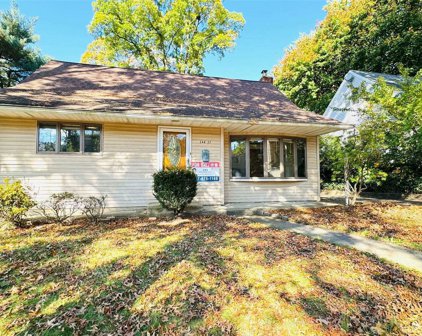 248-27 Thornhill Avenue, Douglaston
