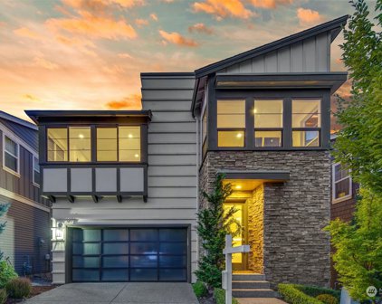 1371 Pine Crest Circle  NE, Issaquah