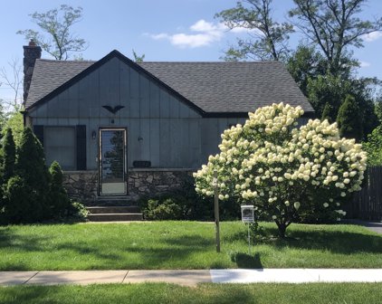 6092 Chase Avenue, Downers Grove