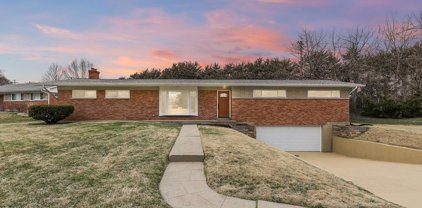 9417 Harvest  Court, Olivette