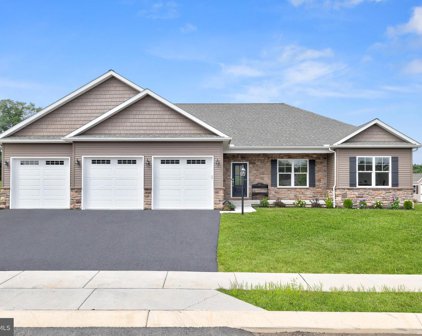 105 Devonshire Ter, Mechanicsburg
