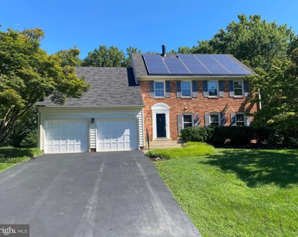 9337 Copenhaver Dr, Potomac