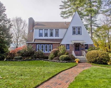 83 Upper Beverly Hills, West Springfield