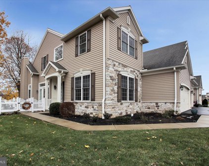 806 Violet Cir, Mechanicsburg
