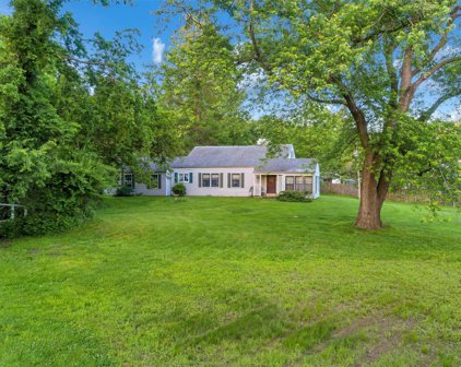 950 Woodway  Circle, Fenton