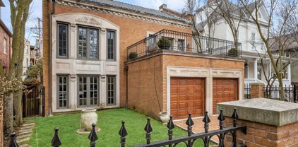579 W Hawthorne Place, Chicago