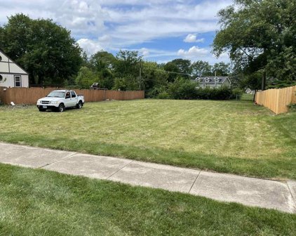 326 Plainfield Road, Darien
