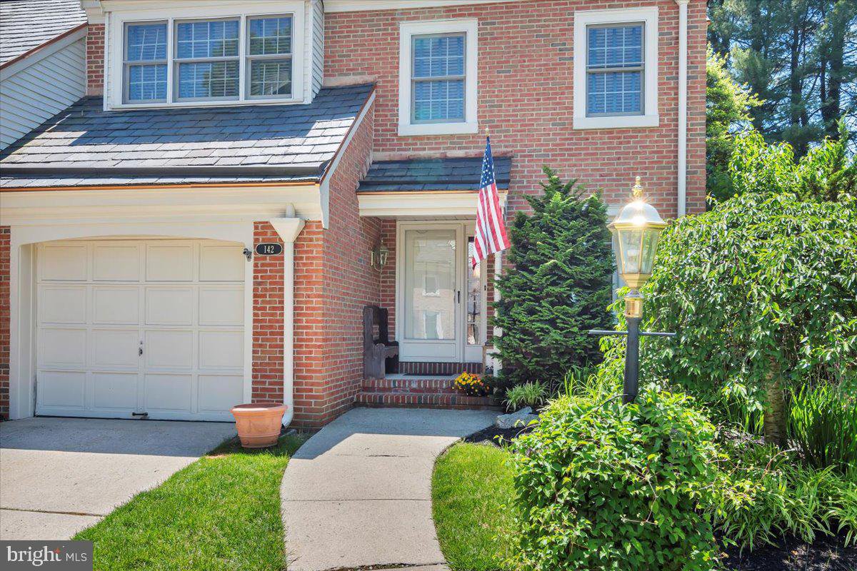 142 Foxwood Dr, Moorestown, 08057