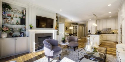 875 Lake Street N Unit #212, Wayzata