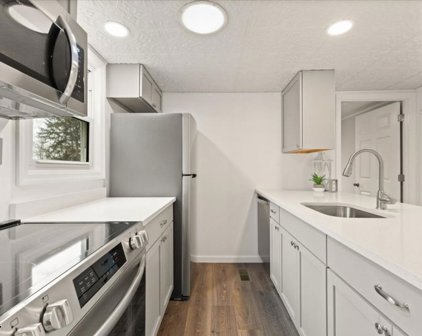 4 Watergate Dr, High Bridge Boro