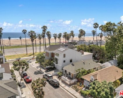 129 Hart Avenue, Santa Monica