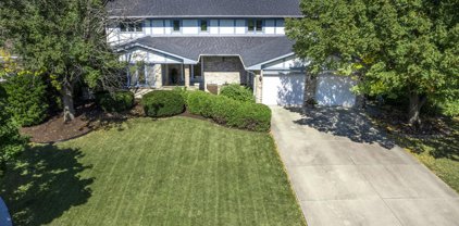 432 Stonegate Court, Willowbrook