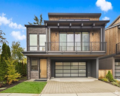 208 3rd Avenue S, Kirkland
