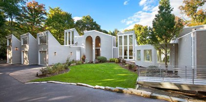 6305 Maple Ridge Lane, Victoria